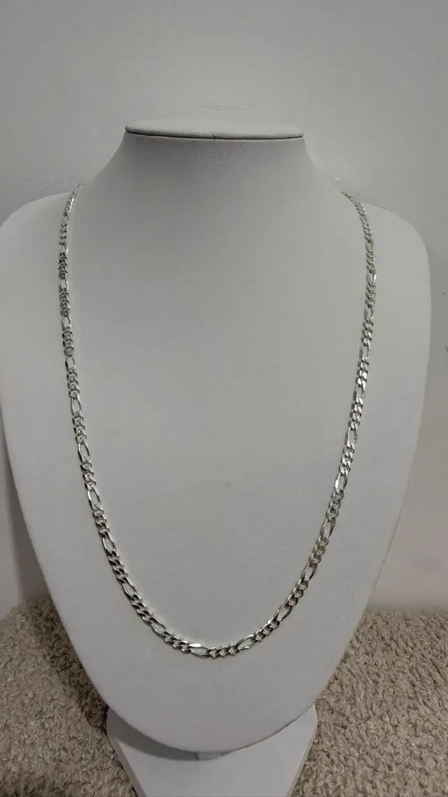 שרשרת פיגרו עדינה — חוליה ארוכה ושלוש קצרות — לו ולה